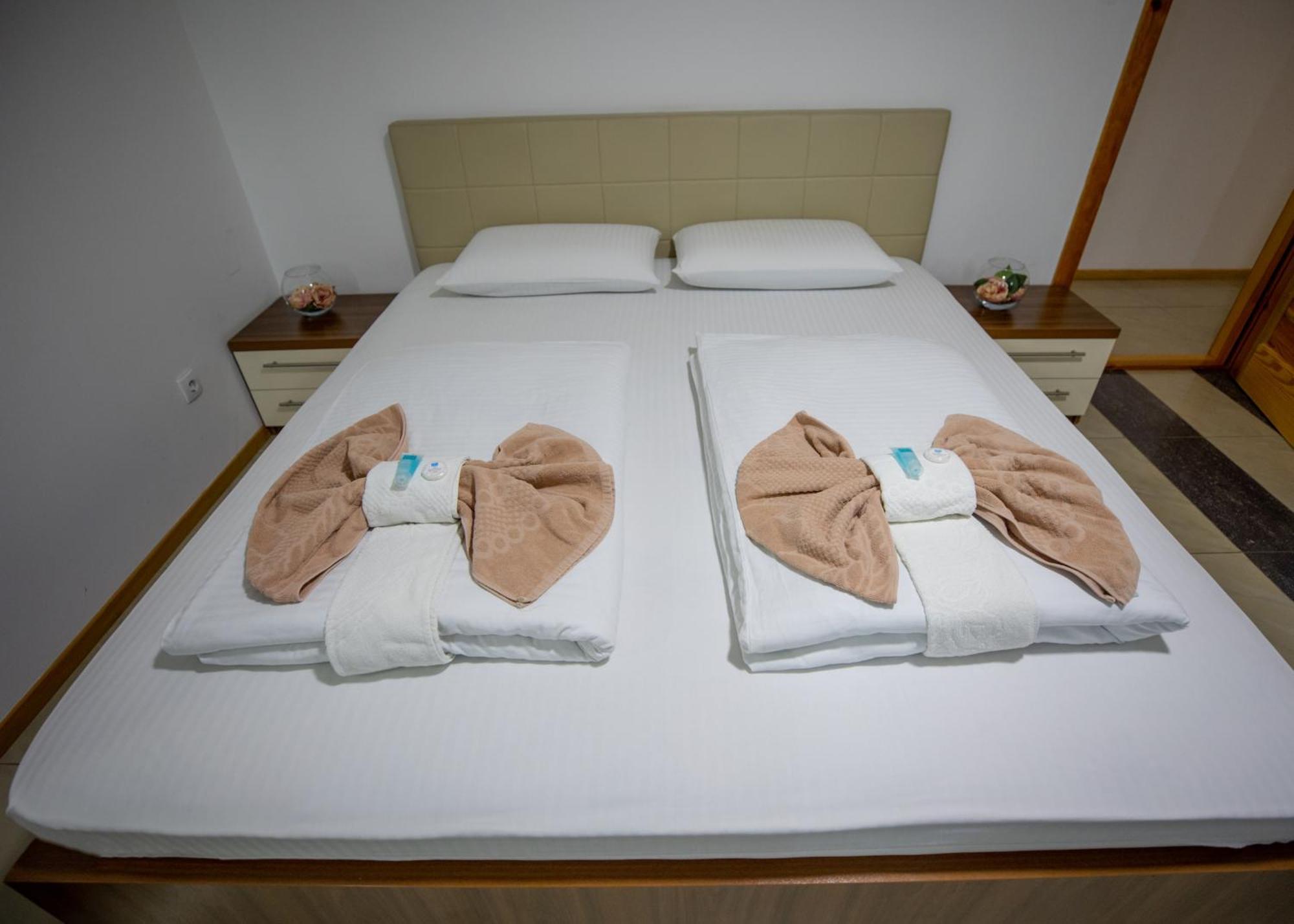 Guest House Agropapuk Sid ภายนอก รูปภาพ
