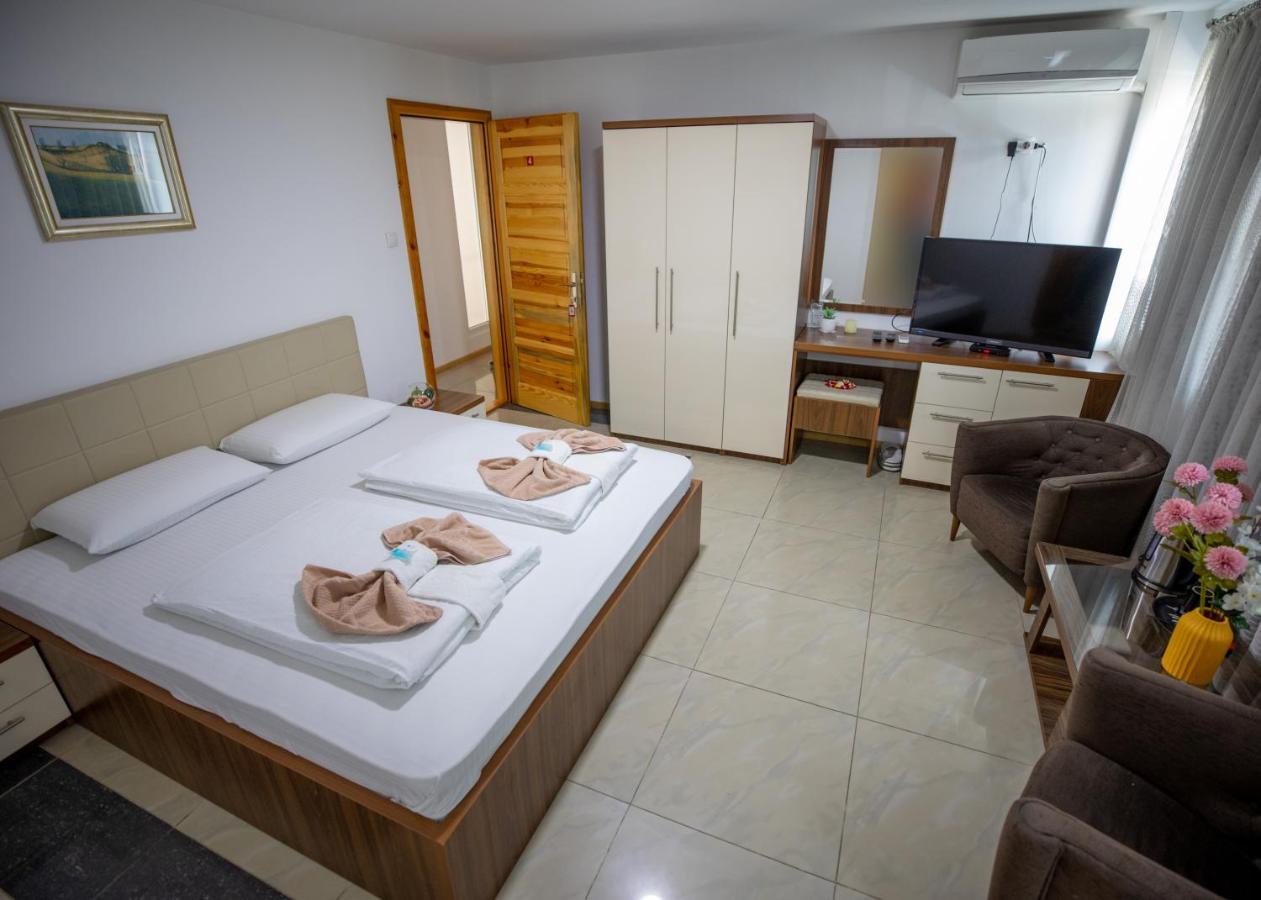 Guest House Agropapuk Sid ภายนอก รูปภาพ